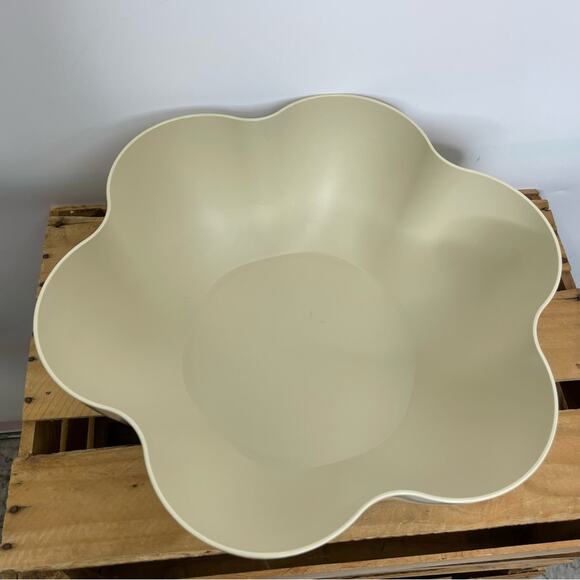 Tupperware chip and dip floral bowl beige 1.5 Gallon - Picture 6 of 16